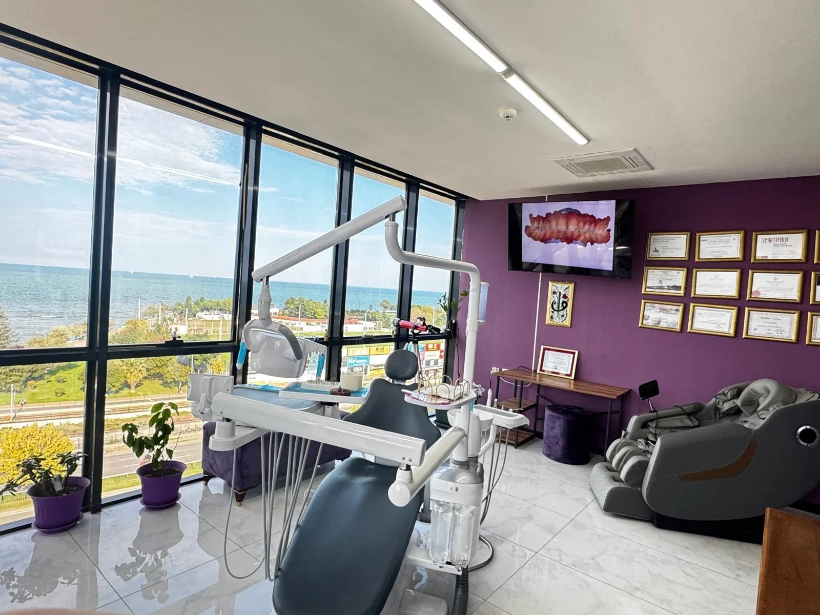 Modern diş kliniği tedavi alanı